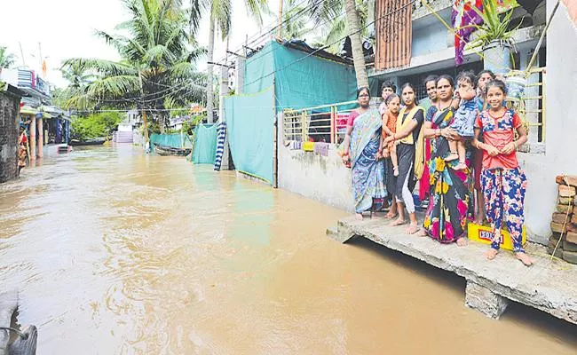 Cash assistance to flood victims Andhra Pradesh - Sakshi