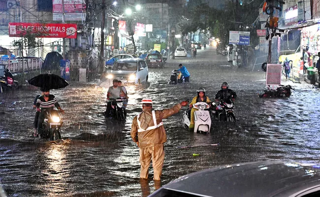 Telangana: Heavy Rains Forecast Next Three Days GHMC Emergency Meet - Sakshi