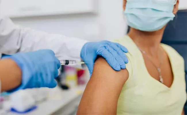 30 Students Were Vaccinated Using Single Syringe In Madhya Pradesh - Sakshi
