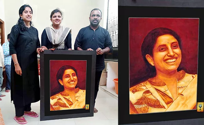 Save Girl Child Project President Present Photo frame to YS Bharathi reddy - Sakshi