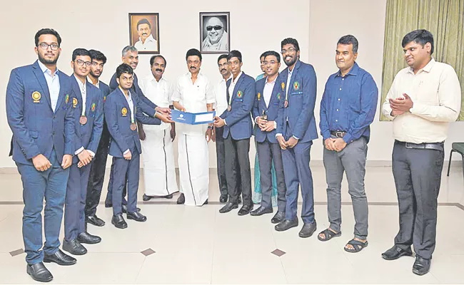 Chess Olympiad 2022: Tamil Nadu CM MK Stalin presents cash awards to Chess Players - Sakshi