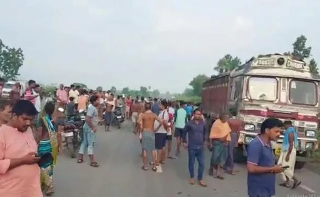 Five Killed Truck Hits Auto At Kamakhyanagar Odisha - Sakshi