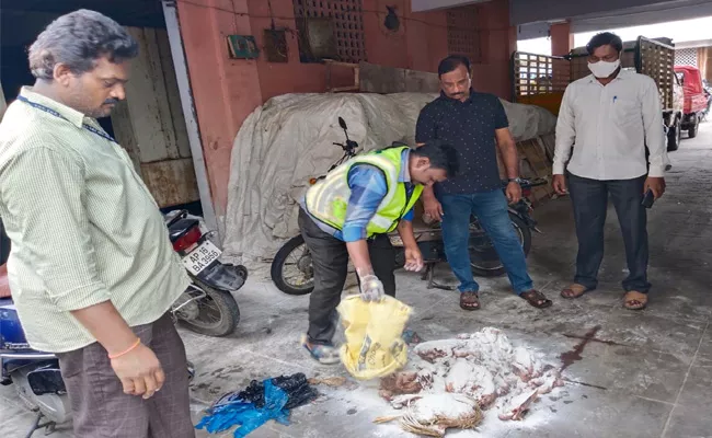 Rotten Meat Being sold in Vijayawada - Sakshi