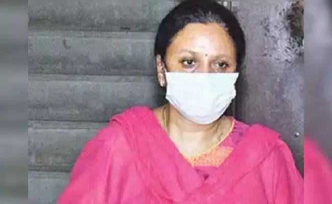 Shaikpet Ex Tahsildar Sujatha Died In Suspicious Condition - Sakshi