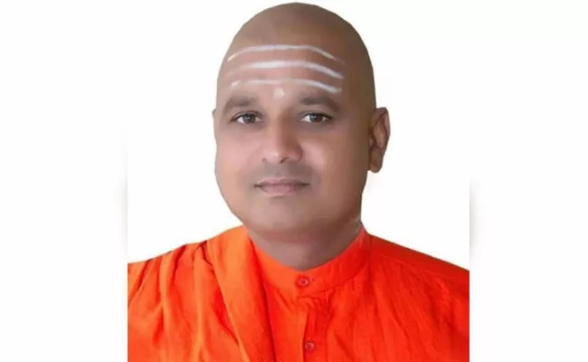 Karnataka Seer Basava Siddalinga Swami Found Dead - Sakshi