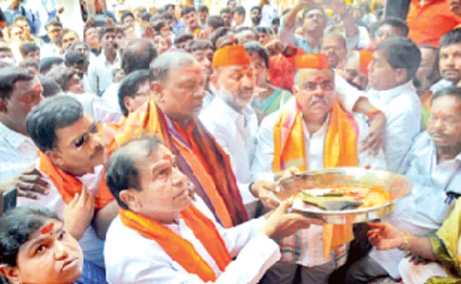 Bandi Sanjay Warns TS Govt About Ganesh Immersion Arrangements - Sakshi