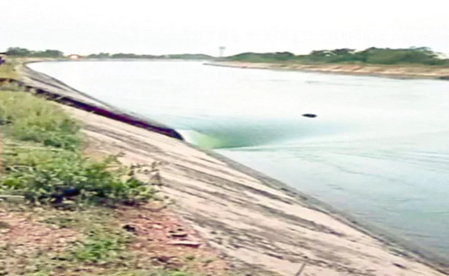 Left Canal Of Nagarjuna Sagar Project Breaks In Nalgonda District - Sakshi