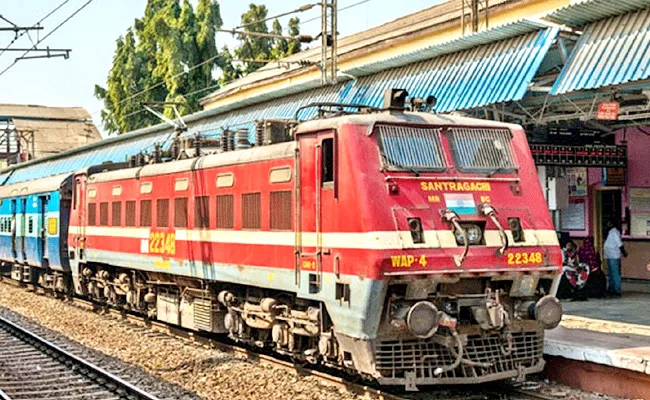 Lack Of Proper Train Facility To Go To Kashi Yatra From Telangana - Sakshi
