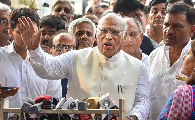 Was Asked To Contest 18 Hours Before Nomination Said Kharge - Sakshi