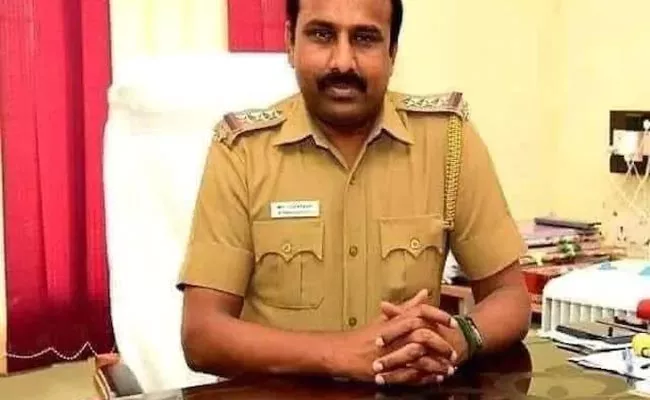 Trichy DSP In Trouble For Sharing Private Pics With Female Cops On WhatsApp - Sakshi