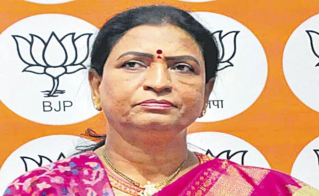 BJP DK Aruna Fires On CM KCR Over VRA Issue - Sakshi