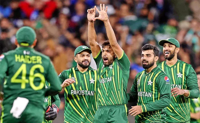 Pakistan Bowlers Shows Sign After-India-Wickets Falling Viral T20 WC - Sakshi