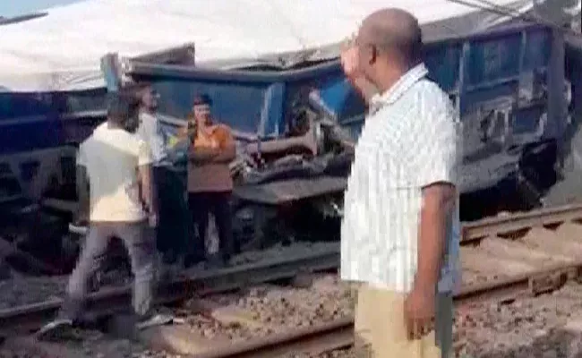 53 Wagons Of A Coal Laden Goods Train Derailed In Bihar Video - Sakshi