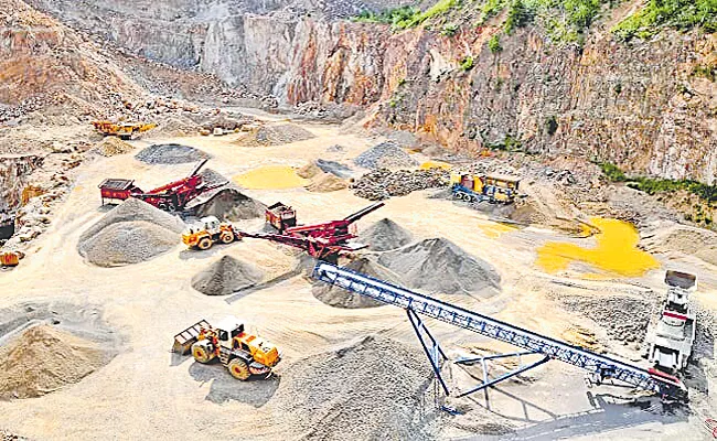 Mining for India growth, govt support needed says Sunil Duggal - Sakshi