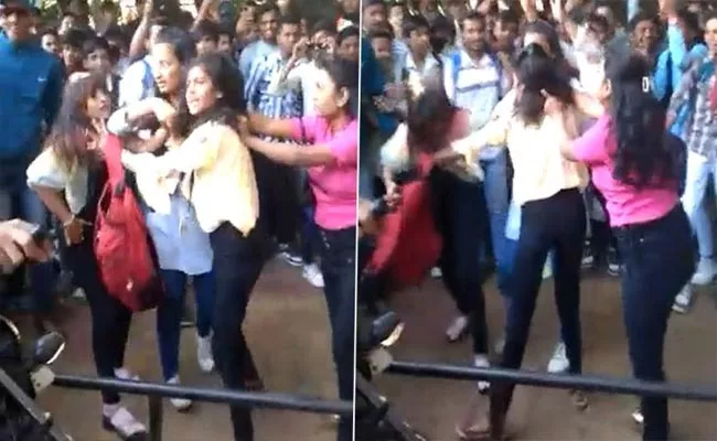 Girl Students Ugly Fight Inside College Premises In Nashik - Sakshi