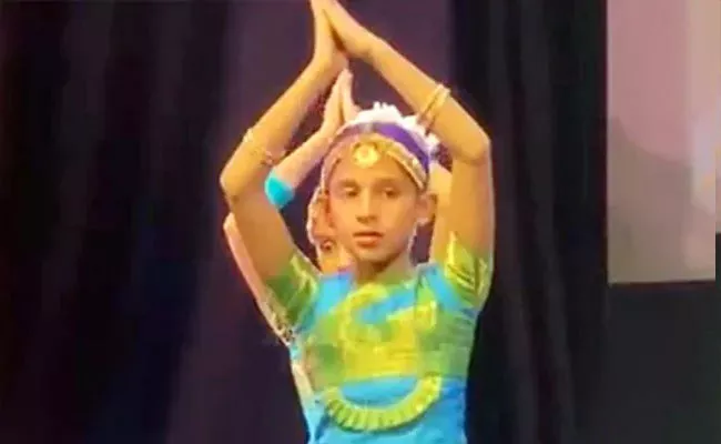 Viral Video: Rishi Sunak's Daughter Performs Kuchipudi At UK - Sakshi