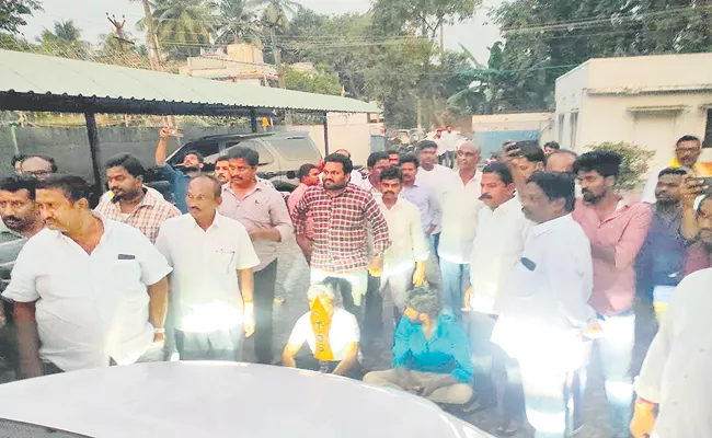 TDP Leaders Differences in Kovvur Andhra Pradesh - Sakshi
