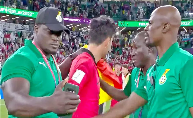FIFA WC: Ghana Staff Takes Selfie South Korea Captain After Match Viral - Sakshi