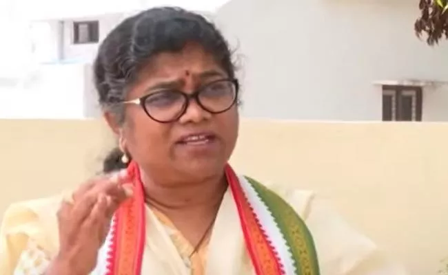 Palvai Sravanthi Says BJP TRS Kills Democracy With Money Power - Sakshi