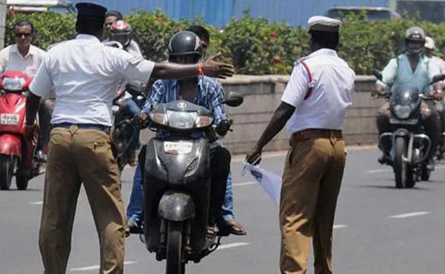 Bhimavaram Police Finds Solution For Traffic Violations With Out Driving Licence - Sakshi