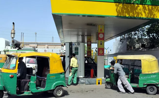 Rising Gas Prices Have Constrained Cng Penetration In Commercial Vehicles To 9 To 10 Percent   - Sakshi