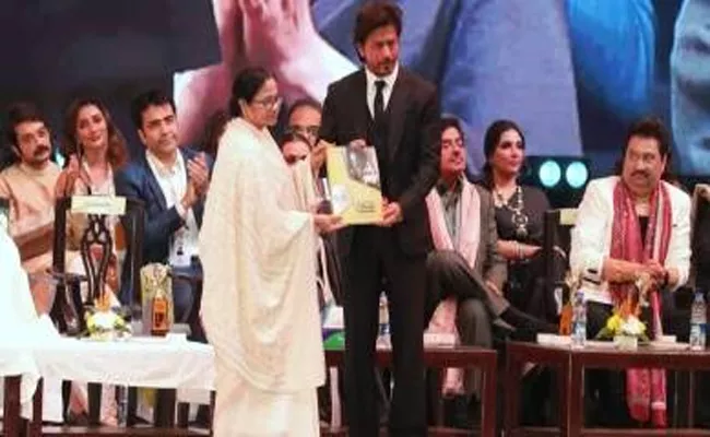 Shah Rukh Khan says 'duniya chahe kuch bhi kar le - Sakshi