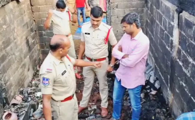 Mancherial Venkatapur Fire Accident Case Shantaiah Wife Arrested - Sakshi