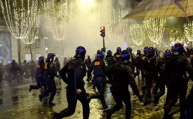 Riots Break Paris After France Loses Argentina Fifa World Cup Final - Sakshi