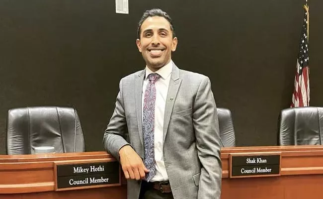US Californian City Gets Sikh Mayor Mikey Hothi For First Time Ever - Sakshi