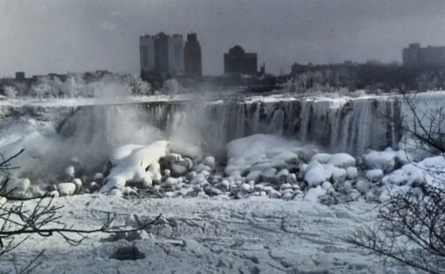 Bomb Cyclone Niagara Falls Turn Into Icy Winter Wonderland - Sakshi