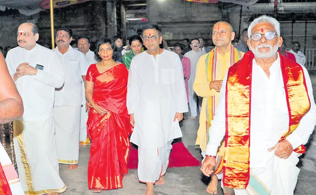 CJI Chandrachud visited Padmavati Ammavaru Tiruchanuru - Sakshi