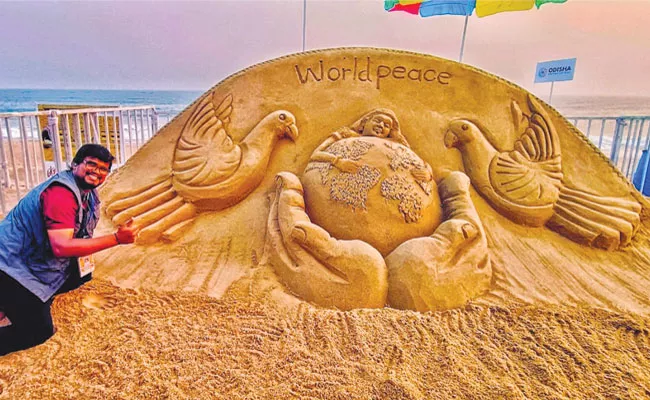 International Sand Art Festival: Akunuru Balaji Varaprasad Got 1st Prize - Sakshi