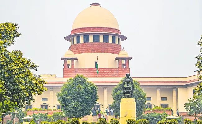 Supreme Court slams TV channels for sensationalising news - Sakshi