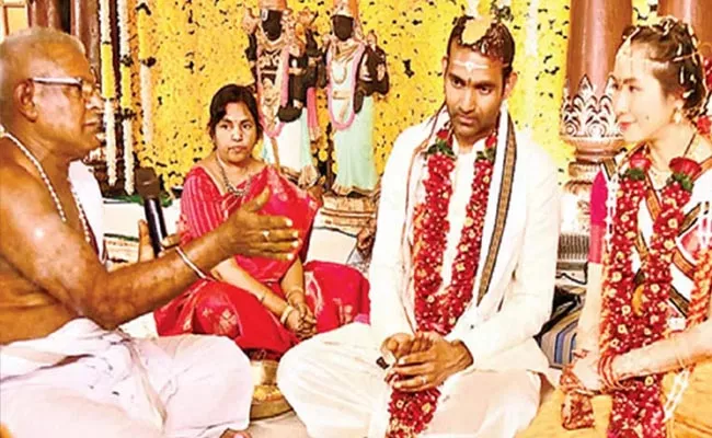 Lovers Andhra Boy And Malaysian Girl Married At Visakhapatnam - Sakshi
