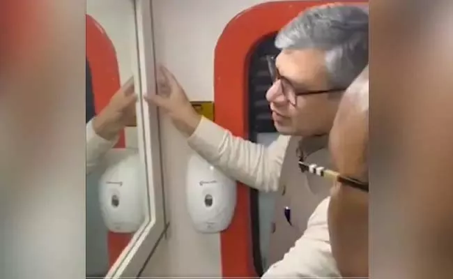  Ashwini Vaishnaw Inspected New Toilet Designs For Train Coaches  - Sakshi