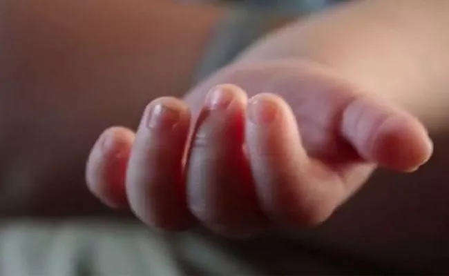 Hyderabad: Ward Boy Mistake, Replaces Infant Baby In Vanasthalipuram Area Hospital - Sakshi