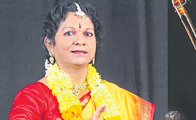 Umamaheswari dedicated her life to Harikatha - Sakshi