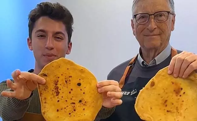 Bill Gates makes roti with chef Eitan Bernath enjoys with ghee - Sakshi