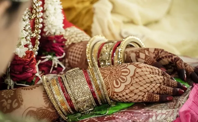 Bride Cancels Wedding One Hour Before Wedding At Medchal Ghatkesar - Sakshi