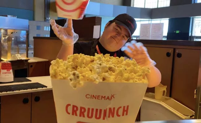 Popcorn Guy Earned a Gig at the 2023 Oscars - Sakshi