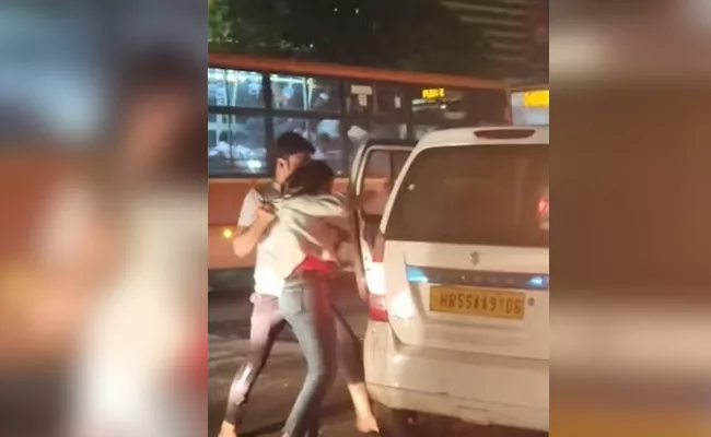Delhi Man Abuses Woman Forces Her Into Cab Viral Video - Sakshi