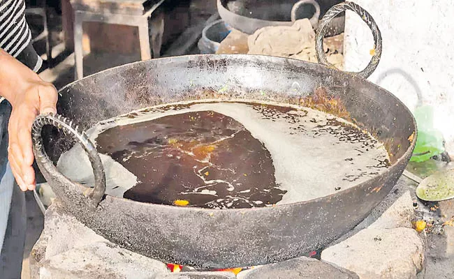 Using too much boiled cooking oil is harmful to health - Sakshi