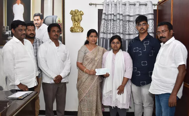 Financial Assistance To Families Who Died Due To Corona In AP - Sakshi