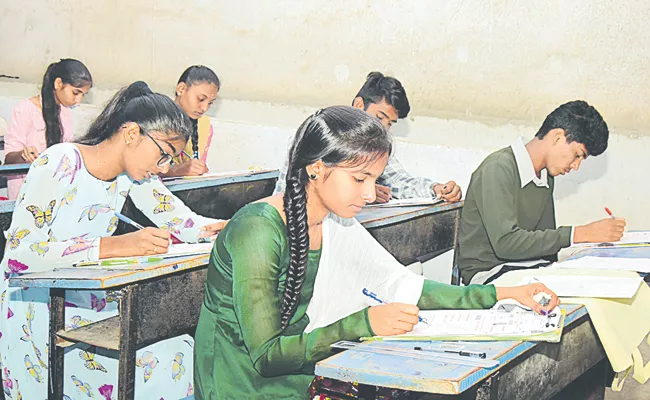 Andhra Pradesh 10th class public exams to start 03-04-2023 - Sakshi