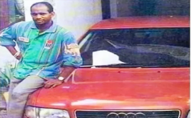 Sanath Jayasuriya Poses With 1996 WC Man Of The Series Car Photo Viral - Sakshi