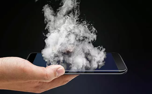 Why smartphones are catching fire reasons - Sakshi