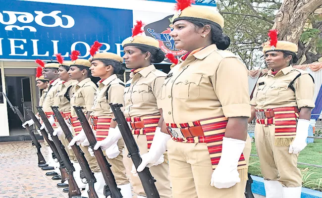 Andhra Pradesh has highest number of women police - Sakshi