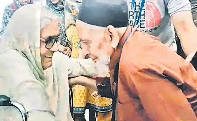 Long-lost siblings reunite after 75 years at Kartarpur - Sakshi