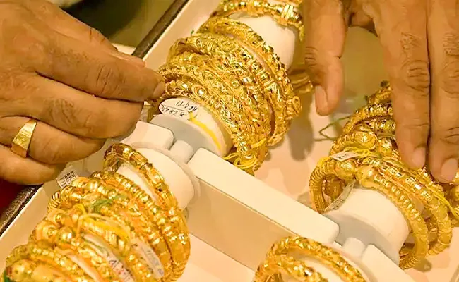 Gold rally on weaker dollar may not last long - Sakshi