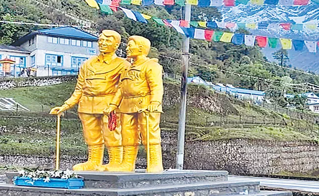 Gold statues of Sir Edmund Hillary and Tenzing Norgay Sherpa Unveiled For Everest Anniversary - Sakshi
